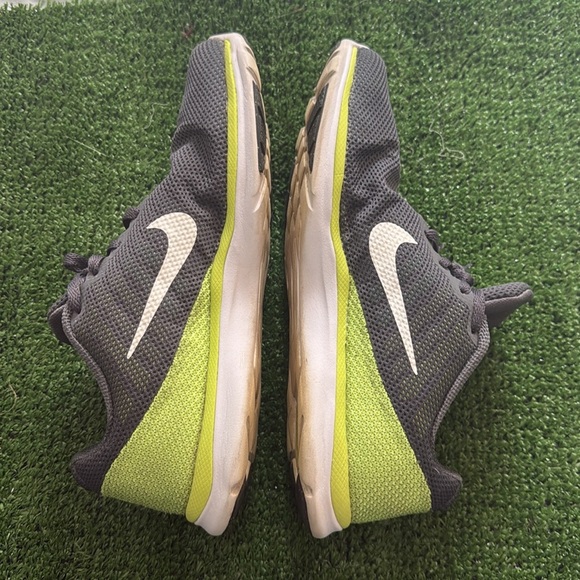 Women Nike Training In Season TR 6 Grey & Lime - Picture 8 of 10